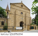 Здание Крестовоздвиженского прихода в Никосиию. Кипр. Holy Cross Catotholic Church Nicosia (2016 год). Редакционное фото, фотограф Виктор Тараканов / Фотобанк Лори