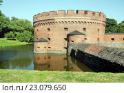 Башня Дер-Дона (нем. Dohna turm) на берегу Верхнего озера в Кенигсберге. Музей Янтаря в Калининграде (2015 год). Редакционное фото, фотограф stargal / Фотобанк Лори