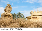 Каменный идол. Городище Кара-Тобе. Саки, Крым (2016 год). Редакционное фото, фотограф Александр Щепин / Фотобанк Лори