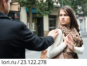couple having argue on city street in autumn day. Стоковое фото, фотограф Яков Филимонов / Фотобанк Лори