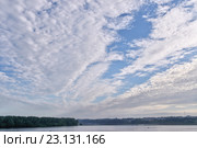 Красивые облака над Волгой ранним летним утром. Стоковое фото, фотограф Илюхина Наталья / Фотобанк Лори