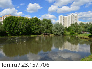 Пойма реки Городни. Улица Борисовские Пруды, 10, кор. 6. (Панельный двадцатидвухэтажный жилой дом серии КОПЭ). Москва (2016 год). Стоковое фото, фотограф lana1501 / Фотобанк Лори