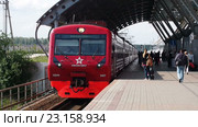 Прибытие аэроэкспресса на станцию аэропорта Внуково (2016 год). Редакционное видео, видеограф Вячеслав Палес / Фотобанк Лори