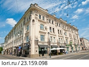 Улица Покровка, дом 19 (пересечение с Чистопрудным Бульваром). Москва (2016 год). Редакционное фото, фотограф E. O. / Фотобанк Лори