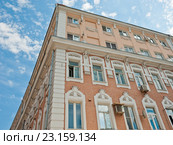 Фрагмент здания. Улица Маросейка, дом 10/1 (пересечение с Петроверигским переулком). Москва (2016 год). Стоковое фото, фотограф E. O. / Фотобанк Лори