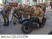 Москва. Всероссийская акция Свеча памяти в память о дне начала Великой Отечественной войны 1941-1945 годов. Реконструкторы (2016 год). Редакционное фото, фотограф Ольга Шуклина / Фотобанк Лори