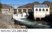 Чемальская ГЭС / View at hydroelectric power plant on Altai river Chemal (2016 год). Редакционное видео, видеограф Сергей Пристяжнюк (Serg Zastavkin) / Фотобанк Лори