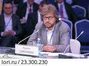 Федор Лукьянов - директор по научной работе Фонда развития и поддержки Международного дискуссионного клуба "Валдай" на Петербургском международном экономическом форуме ПМЭФ-2016. Редакционное фото, фотограф Игорь Долгов / Фотобанк Лори