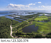 Искусственные водохранилища для очистки воды рядом с озером Выг, Сегежа, Карелия. Стоковое фото, фотограф Кекяляйнен Андрей / Фотобанк Лори