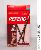 Продукция фирмы Lotte, соломка Pepero (2016 год). Редакционное фото, фотограф Покровский Артур / Фотобанк Лори