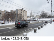 Москва, зимняя Новорязанская улица (2016 год). Редакционное фото, фотограф Дмитрий Неумоин / Фотобанк Лори