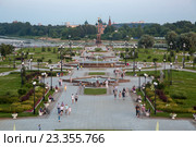 Вид на Парк на Стрелке рек Волги и Которосль в центре города Ярославль, Золотое кольцо, Россия (2016 год). Редакционное фото, фотограф Николай Винокуров / Фотобанк Лори