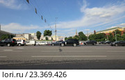 Движение на Боровицкой площади, Москва, Россия (2016 год). Редакционное видео, видеограф Владимир Журавлев / Фотобанк Лори