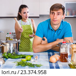 person criticizing young spouse. Стоковое фото, фотограф Яков Филимонов / Фотобанк Лори