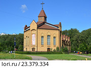 Голгофа, церковь евангельских христиан-баптистов на Лескова, 11. Бибирево, Москва (2016 год). Стоковое фото, фотограф lana1501 / Фотобанк Лори