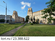 Москва, Ленинский проспект, дома 30 и 37, Юго-западные ворота (2016 год). Редакционное фото, фотограф Dmitry29 / Фотобанк Лори