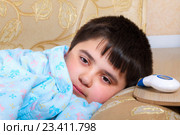 Мальчик болеет. Стоковое фото, фотограф Emelinna / Фотобанк Лори