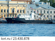 Санкт-Петербург, большой гидрографический катер БГК-2149  пришвартован у Английской набережной для участия в параде в честь Дня ВМФ России (2016 год). Редакционное фото, фотограф Сергей Дубров / Фотобанк Лори