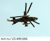 Разведывательно-ударный вертолёт Ка-52 «Аллигатор» на репетиции парада Победы в Москве (2016 год). Редакционное фото, фотограф Free Wind / Фотобанк Лори