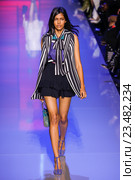 PARIS, FRANCE - OCTOBER 03: A model walks the runway during the Elie Saab show as part of the Paris Fashion Week Womenswear Spring/Summer 2016 on October 3, 2015 in Paris, France. Редакционное фото, фотограф Anton Oparin / Фотобанк Лори
