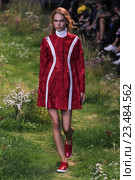 PARIS, FRANCE - OCTOBER 07: A model walks the runway during the Moncler Gamme Rouge show as part of the Paris Fashion Week Womenswear Spring/Summer 2016 on October 7, 2015 in Paris, France. Редакционное фото, фотограф Anton Oparin / Фотобанк Лори