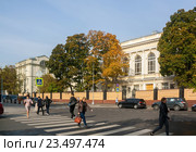 Переулок Хользунова в Москве, д. 14-16. Район Хамовники. Бывший Педагогический институт имени П.Г. Шелапутина и мужская гимназия имени Г.П. Шелапутина (2014 год). Редакционное фото, фотограф Наталья Федорова / Фотобанк Лори