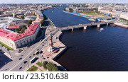 Река Малая Нева с Биржевым мостом и Стрелкой Васильевского острова, вид с высоты полета. Санкт-Петербург (2016 год). Редакционное фото, фотограф Кекяляйнен Андрей / Фотобанк Лори
