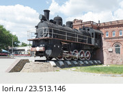 Памятник "Старый паровоз ЮП 4504" на площади Возрождения. Таганрог (2016 год). Редакционное фото, фотограф Владимир Арсентьев / Фотобанк Лори