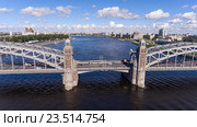 Главный поднимающийся пролет Большеохтинского моста через реку Неву на Малой Охте в летнее дневное время. Санкт-Петербург (2016 год). Редакционное фото, фотограф Кекяляйнен Андрей / Фотобанк Лори