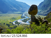 Каменные грибы на Алтае в долине Чулышмана / Nature phenomenon and nature miracle Stone Mushrooms rocks in Altai mountains and river Chulyshman. Стоковое фото, фотограф Сергей Пристяжнюк (Serg Zastavkin) / Фотобанк Лори