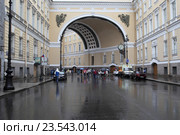 Арка генерального штаба пасмурным днем,  город Санкт-Петербург (2016 год). Редакционное фото, фотограф Дмитрий Неумоин / Фотобанк Лори
