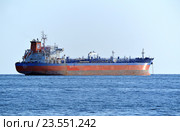 Среднетоннажный нефтяной танкер Inyala (порт приписки - Сингапур) на рейде (2016 год). Редакционное фото, фотограф Александр Замараев / Фотобанк Лори