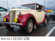 Один из первых автомобилей Austin 8 tourer 1939 модельного года  Фестиваль ретроавтомобилей "Фортуна-2016", Кронштадт. Редакционное фото, фотограф Виктор Карасев / Фотобанк Лори