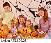 Halloween party with children eating trick or treat food. Стоковое фото, фотограф Gennadiy Poznyakov / Фотобанк Лори