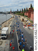 Участники Музыкального полумарафона 14 августа 2016 года в Москве. Редакционное фото, фотограф lana1501 / Фотобанк Лори