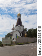 Храм Святого Праведного воина Федора Ушакова в курортном посёлке Кудепсте, Сочи (2016 год). Редакционное фото, фотограф Николай Мухорин / Фотобанк Лори