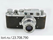 Плёночный Фотоаппарат ЗОРКИЙ с объективом ИНДУСТАР-22 3,5/50мм (2016 год). Редакционное фото, фотограф Максим Мицун / Фотобанк Лори