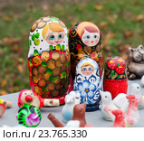 Продажа сувениров. Матрешки. Народный промысел (2016 год). Редакционное фото, фотограф Игорь Низов / Фотобанк Лори