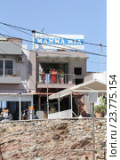 Отель вблизи в гавани Sisi. Крит. Греция (2016 год). Редакционное фото, фотограф Алексей Сварцов / Фотобанк Лори