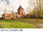 Старое разрушенное здание. Поселок городского типа Мстёра, Россия (2016 год). Стоковое фото, фотограф Сергей Овчинников / Фотобанк Лори