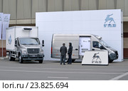 Грузовой автомобиль-фургон «ГАЗон NEXT» и микроавтобус на уличном стенде ГАЗ на выставке "Агропродмаш-2016" Редакционное фото, фотограф Александр Замараев / Фотобанк Лори