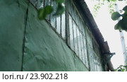 Интерьер старого двухэтажного жилого дома.  Дом где жил знаменитый русский поэт Осип Мандельштам (2016 год). Стоковое видео, видеограф ActionStore / Фотобанк Лори