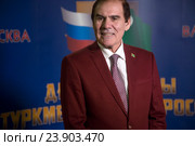 Народный артист Туркменистана Атагельды Гарягдыев дает интервью федеральному российскому каналу в городе Москве (2016 год). Редакционное фото, фотограф Николай Винокуров / Фотобанк Лори