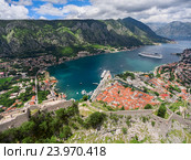 Вид на руины замка Святого Джона (St. John San Giovanni) на фоне Которской бухты и сторого города Котора. Черногория (2016 год). Стоковое фото, фотограф Кекяляйнен Андрей / Фотобанк Лори