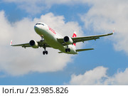 SAINT-PETERSBURG, RUSSIA - JUNE 29, 2015: Airplane Airbus A320 (HB-JLT) company Swiss International Air Lines in a cloudy sky. Редакционное фото, фотограф Виктор Карасев / Фотобанк Лори