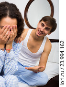 Brunette girl cannot accept appology from husband. Стоковое фото, фотограф Яков Филимонов / Фотобанк Лори