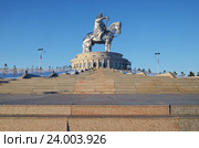 Статуя Чингисхана на коне. Монголия (2015 год). Редакционное фото, фотограф Юлия Батурина / Фотобанк Лори