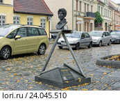 Памятник Фрэнку Заппе в Бад Доберане, Германия (2016 год). Редакционное фото, фотограф Михаил Марковский / Фотобанк Лори