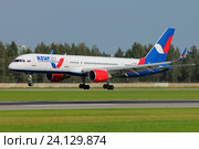 Boeing 757-200 авиакомпании "Azur Air" (2016 год). Редакционное фото, фотограф Александр Тарасенков / Фотобанк Лори