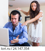 Woman suspecting spouse spending money. Стоковое фото, фотограф Яков Филимонов / Фотобанк Лори